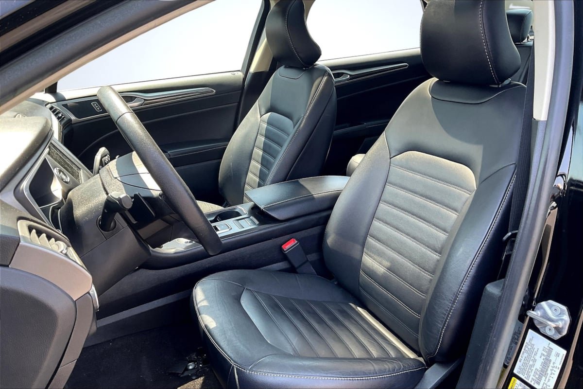 Used 2018 Ford Fusion SE w/ Fusion SE Technology Package FWD image 25