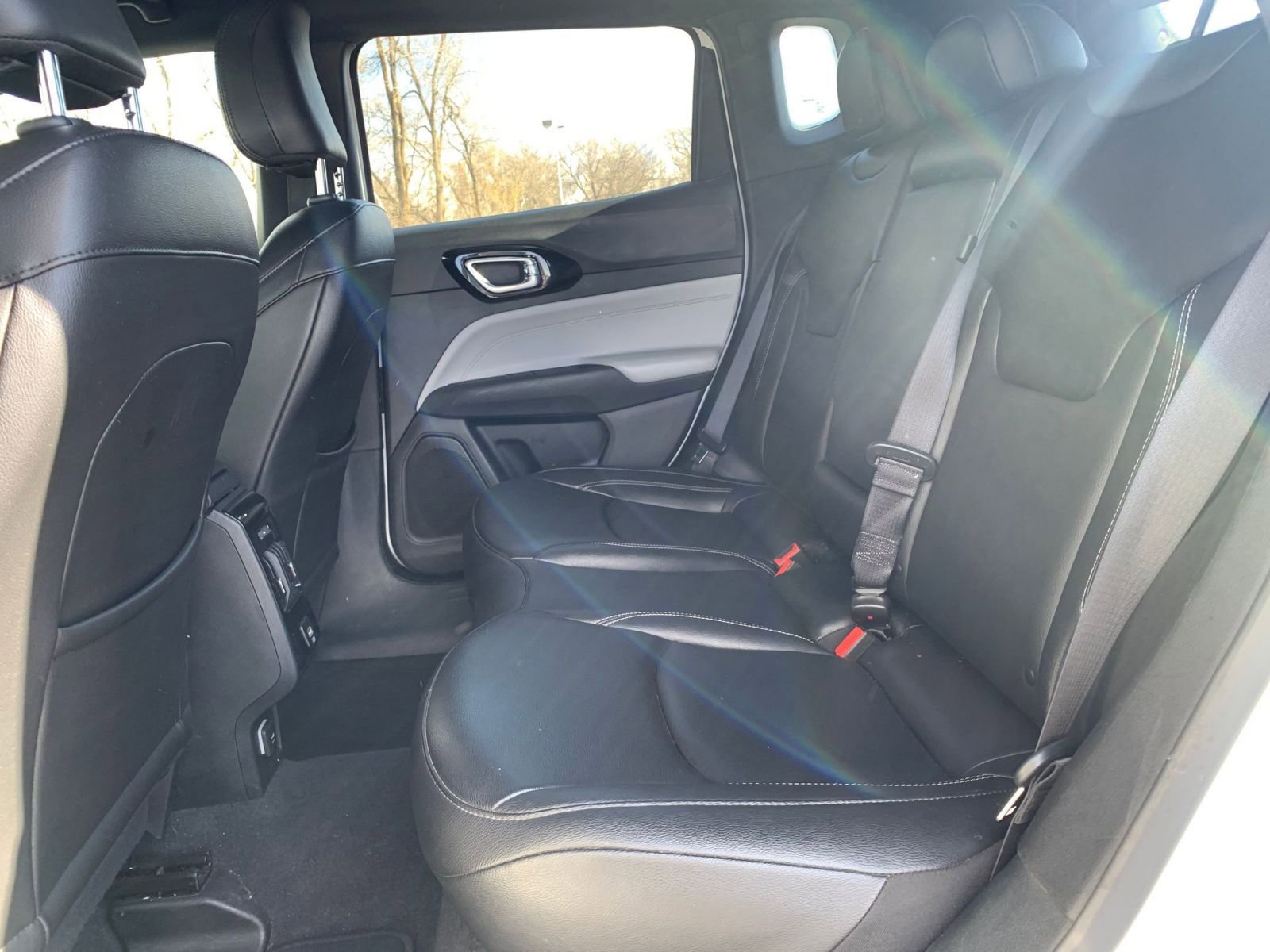 Used 2025 Jeep Compass Limited image 27