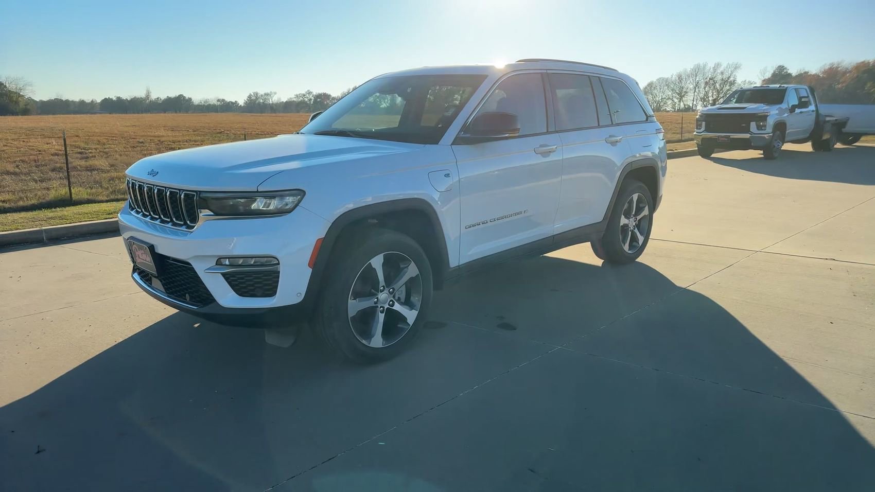 New 2023 Jeep Grand Cherokee 4WD 4xe w/ Luxury Tech Group II image 5