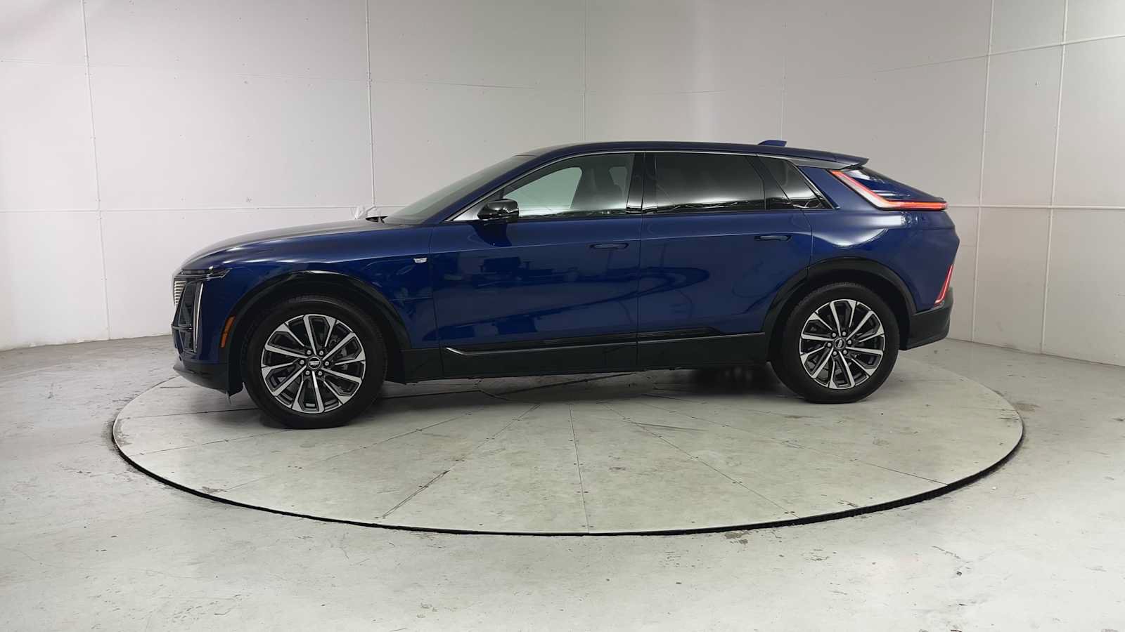 Used 2024 Cadillac Lyriq Sport AWD/4WD image 5