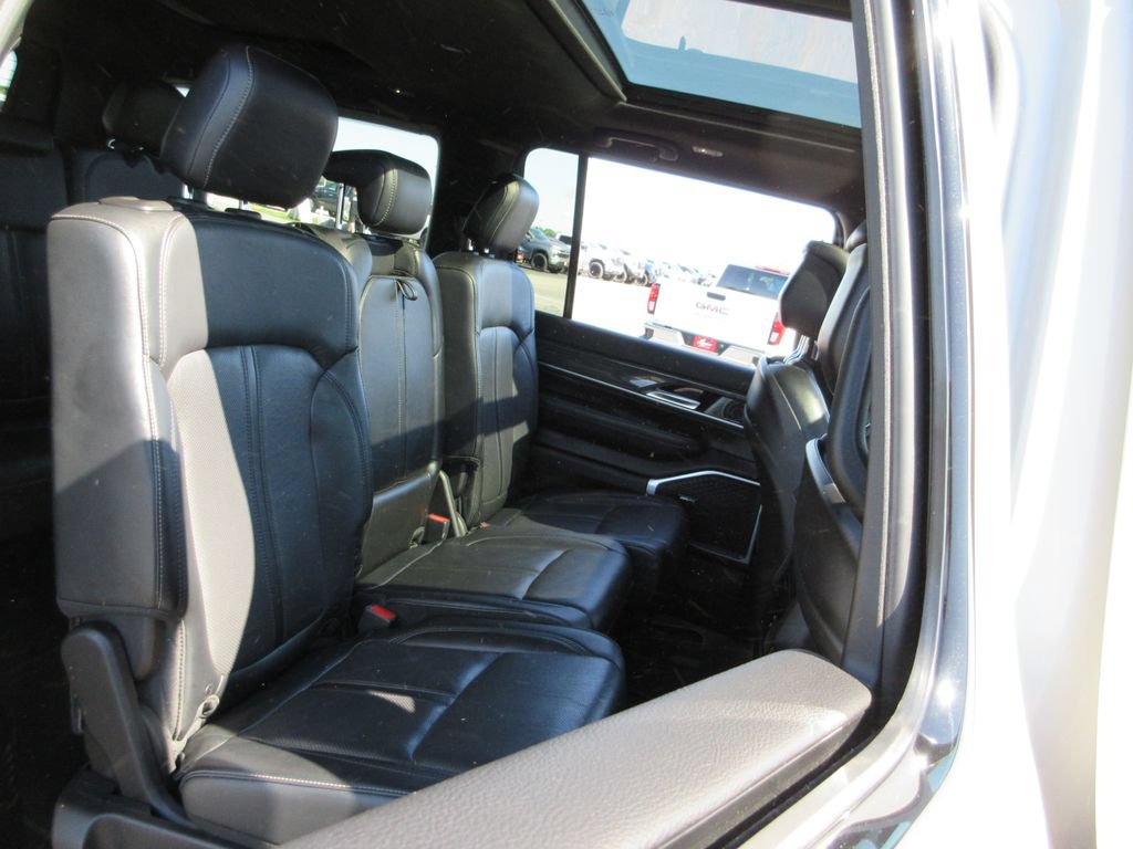 Used 2022 Jeep Wagoneer Series II w/ Premium Group I AWD/4WD image 24