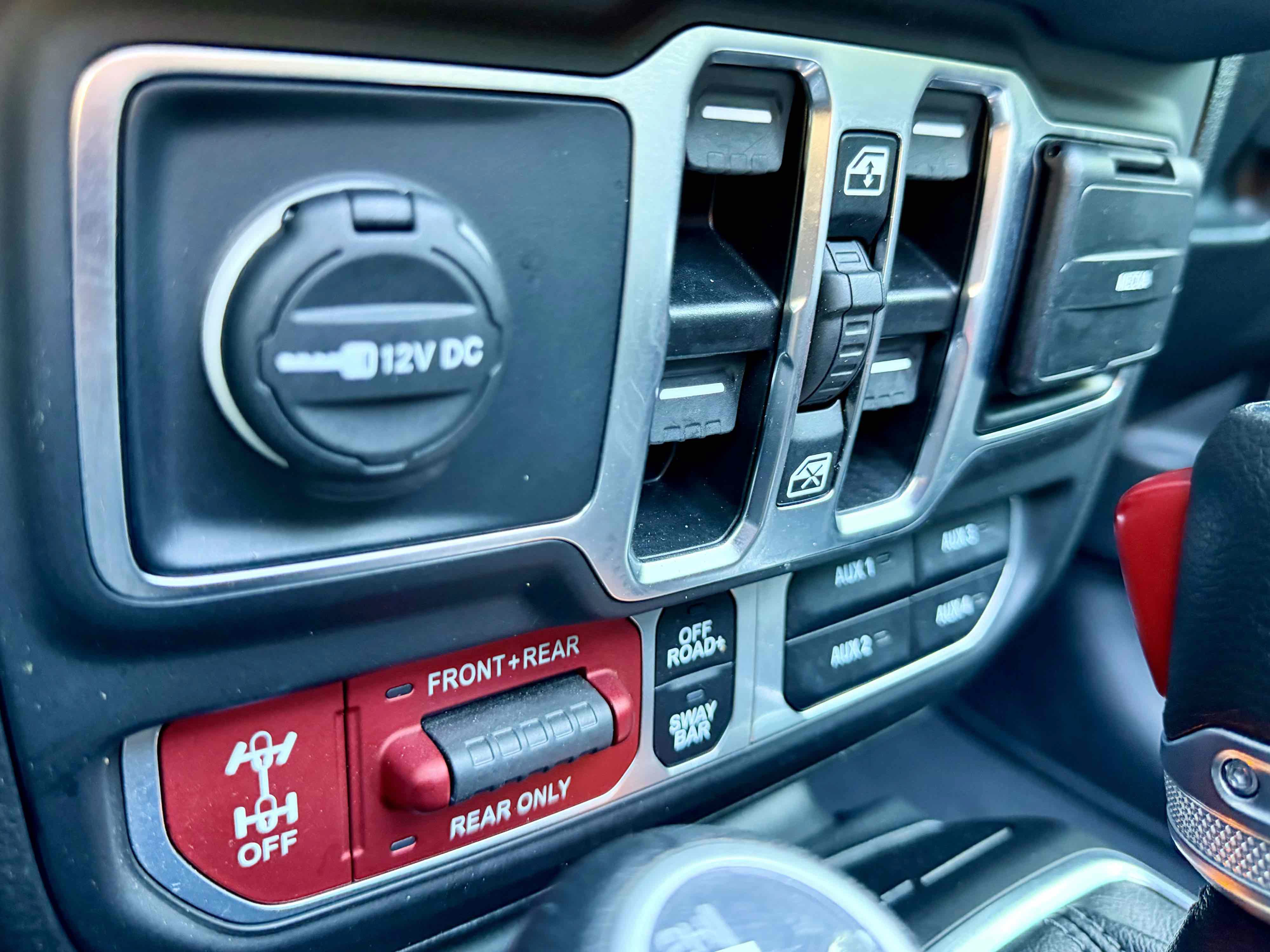 Used 2025 Jeep Wrangler Unlimited Rubicon AWD/4WD image 37