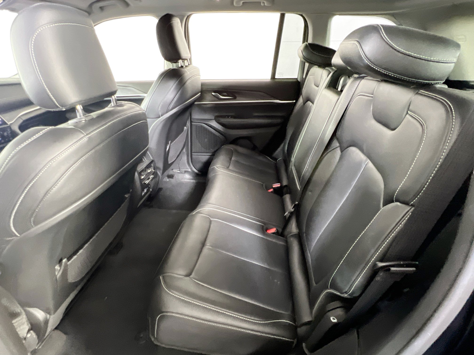 Used 2023 Jeep Grand Cherokee Limited AWD/4WD image 22