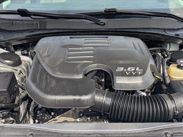 Used 2018 Chrysler 300 Limited RWD image 22