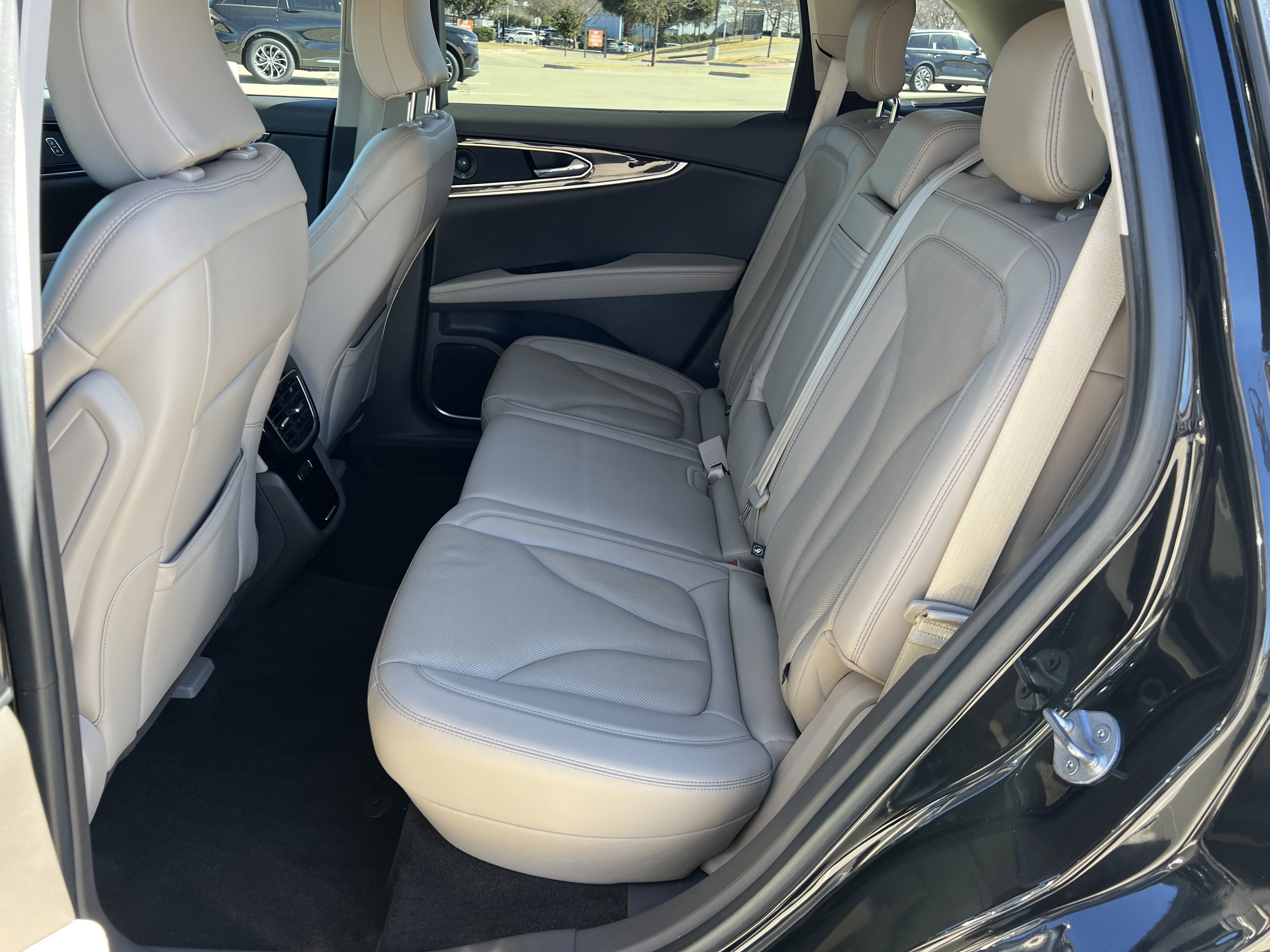 Used 2022 Lincoln Nautilus Reserve w/ Monochromatic Package image 30