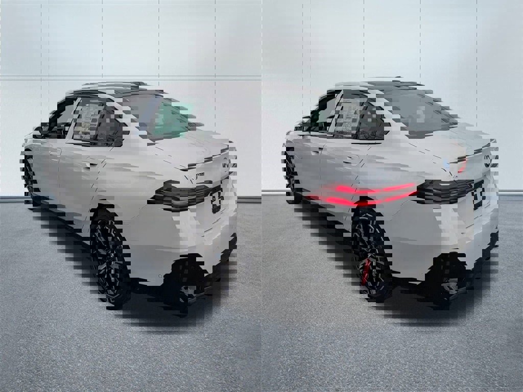 New 2026 BMW 550e xDrive w/ Premium Package image 5