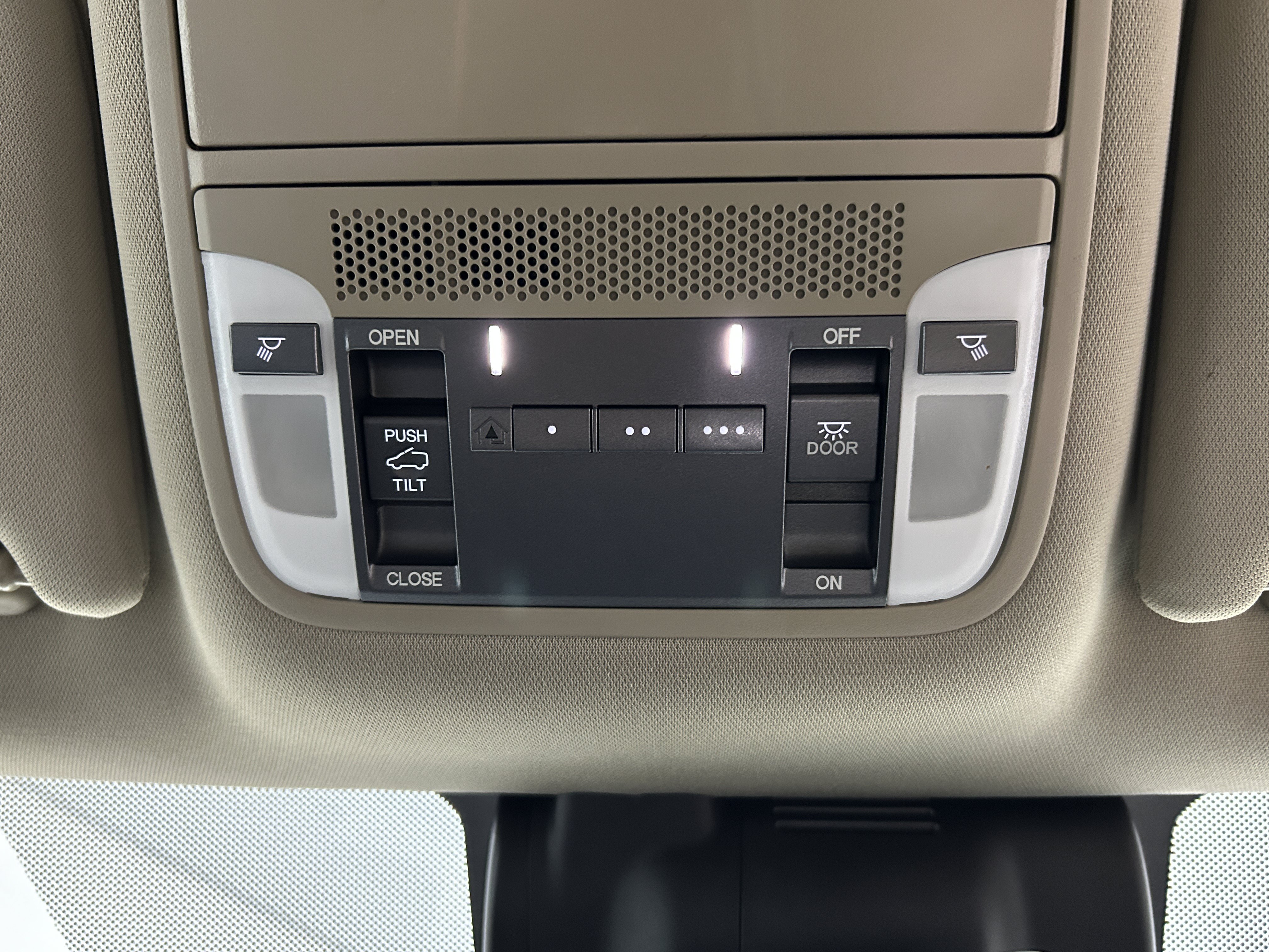 Used 2020 Acura MDX SH-AWD image 24