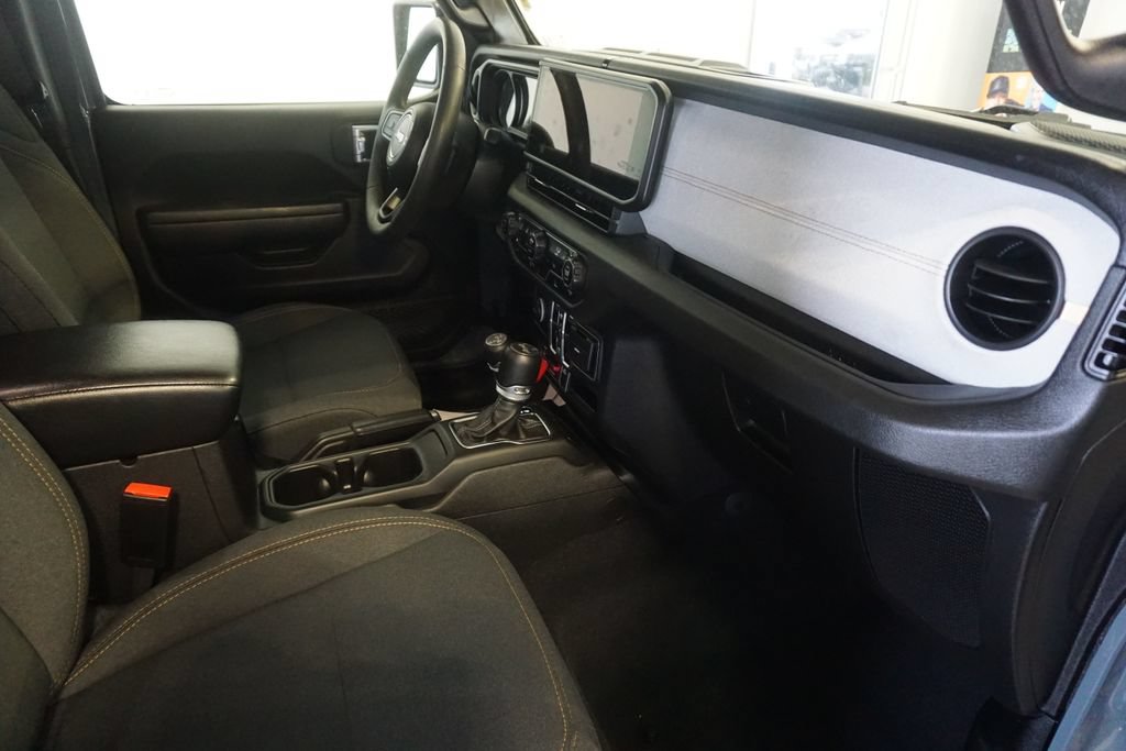 Used 2024 Jeep Wrangler Unlimited AWD/4WD image 24