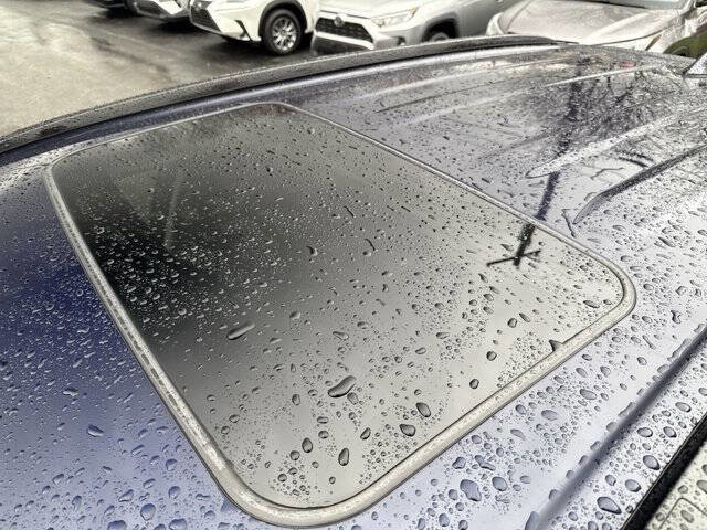 Used 2021 Toyota RAV4 XLE w/ Convenience Package image 7