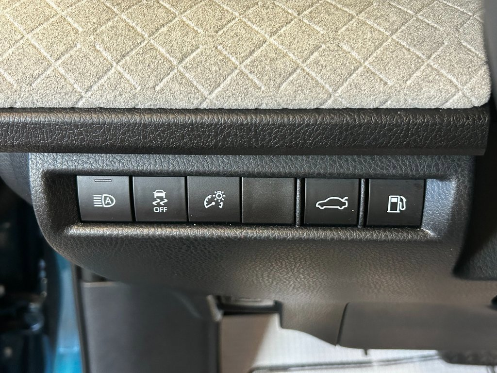Used 2025 Toyota Camry XLE image 17