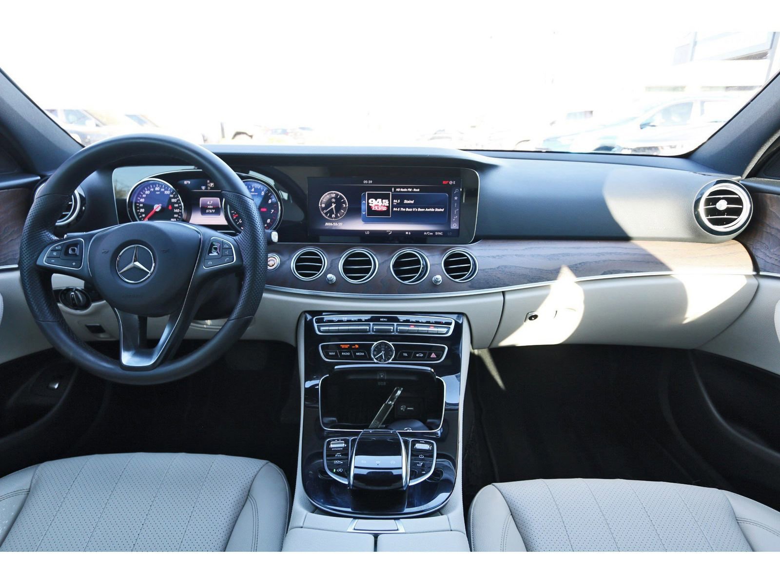 Used 2017 Mercedes-Benz E 400 4MATIC Wagon image 11