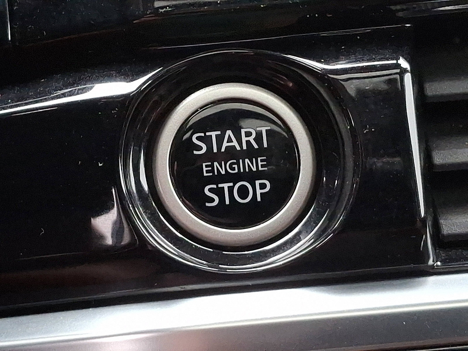 Used 2023 Nissan Pathfinder Platinum w/ Cargo Package image 25