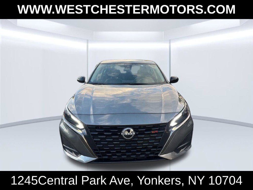 Used 2023 Nissan Altima 2.5 SR FWD image 2
