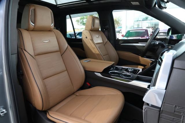 Used 2025 Cadillac Escalade Premium Luxury image 30