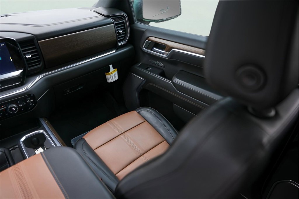 Used 2023 Chevrolet Silverado 1500 High Country w/ High Country Premium Package image 31