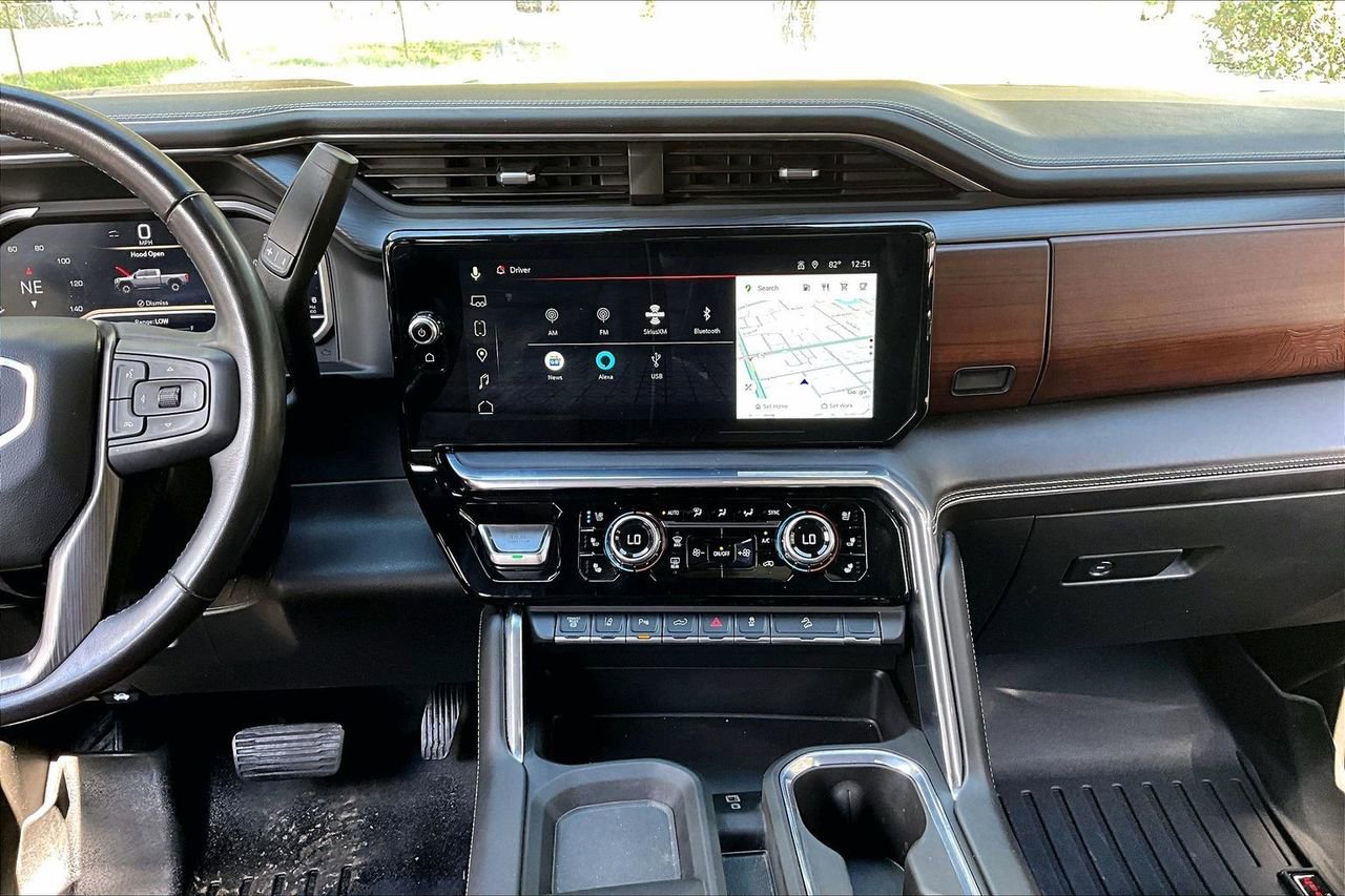 Used 2024 GMC Sierra 2500 Denali Ultimate image 9