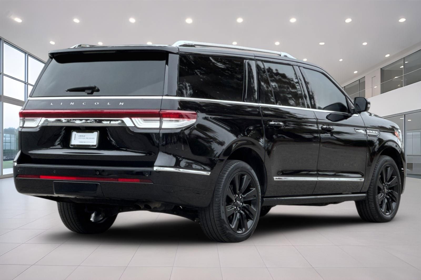 Certified 2023 Lincoln Navigator L Reserve AWD/4WD image 4