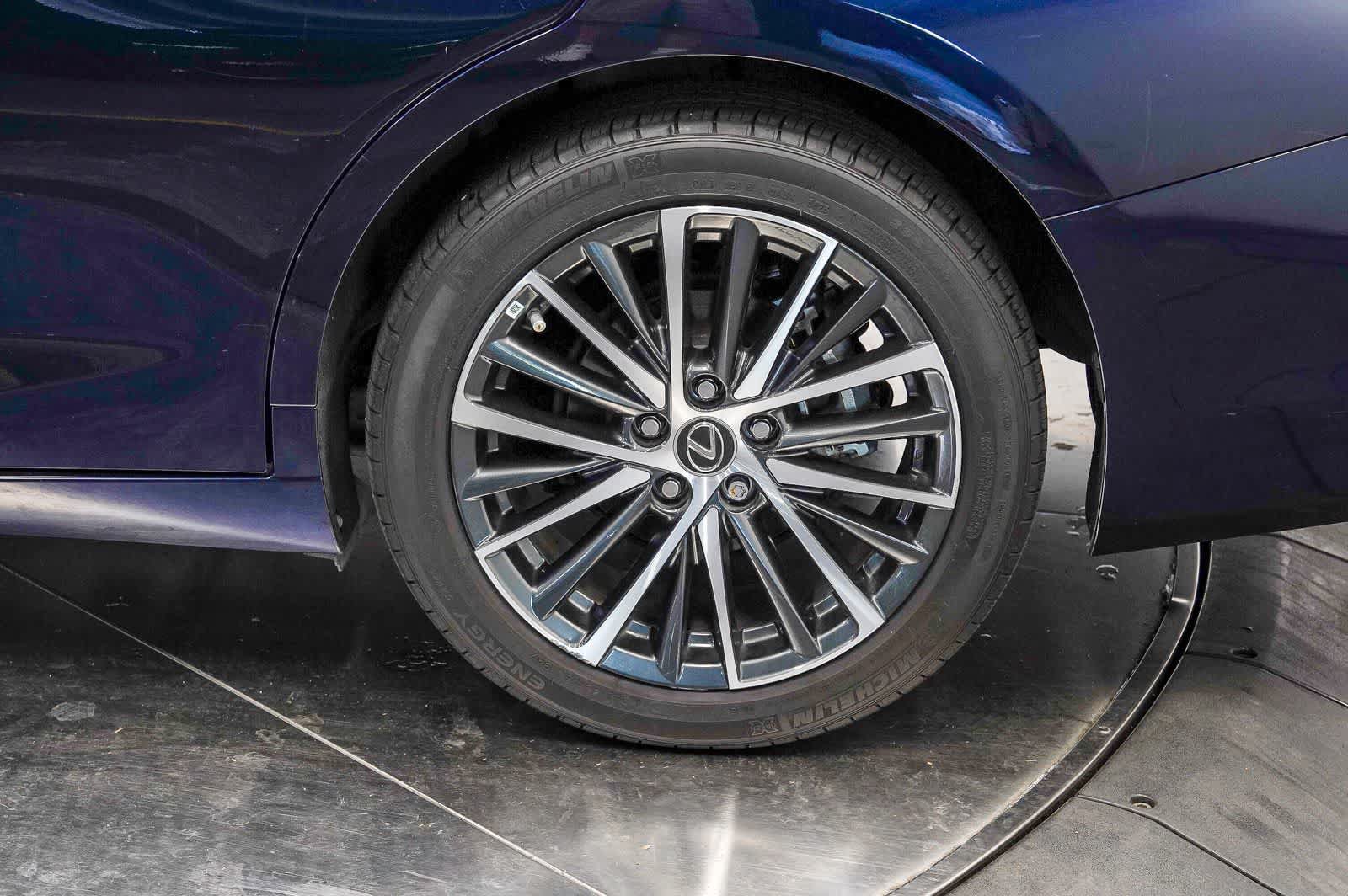 Used 2024 Lexus ES 300h w/ Premium Package FWD image 10
