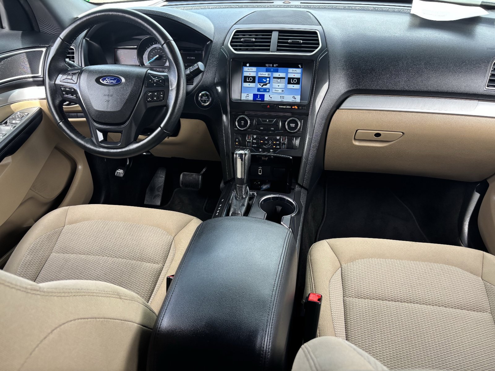 Used 2017 Ford Explorer XLT w/ Equipment Group 201A FWD image 16