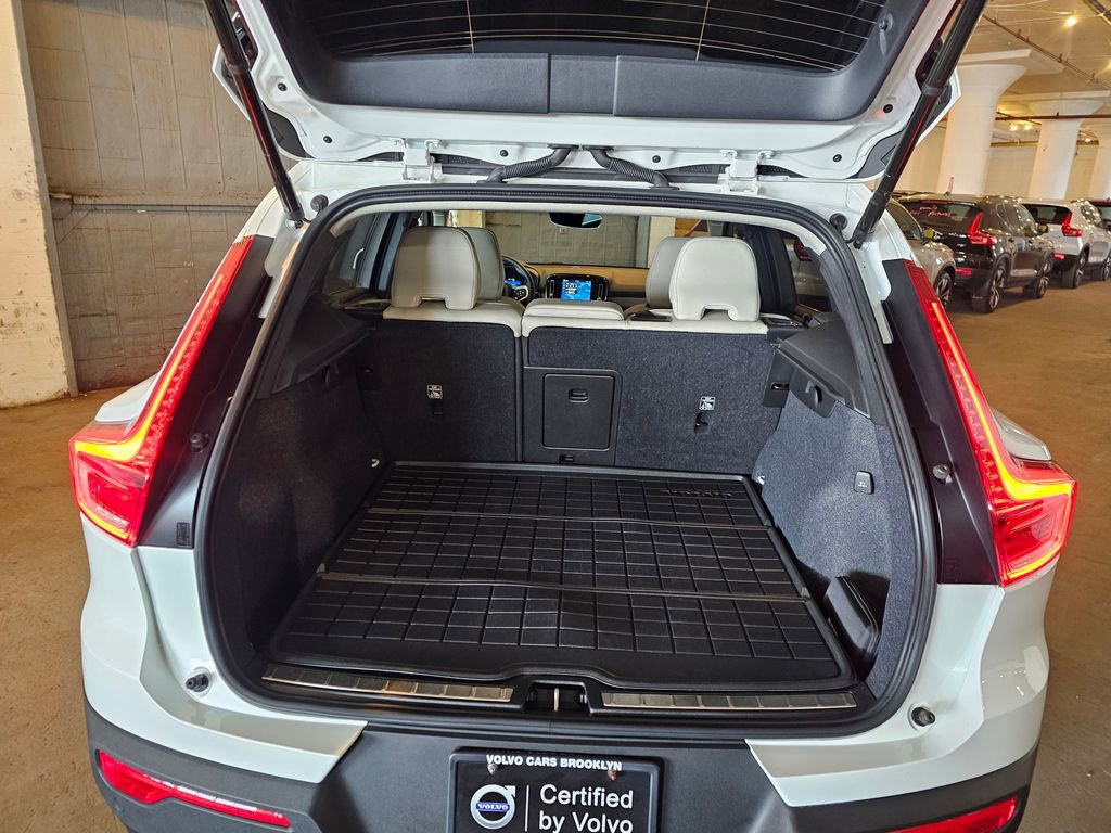 Certified 2023 Volvo XC40 B5 Plus w/ Driver Assist Package image 7