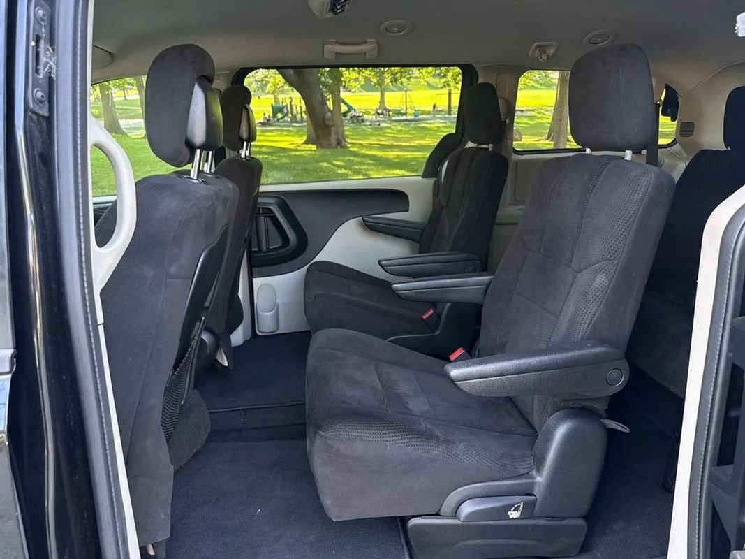 Used 2013 Dodge Grand Caravan SE FWD image 24