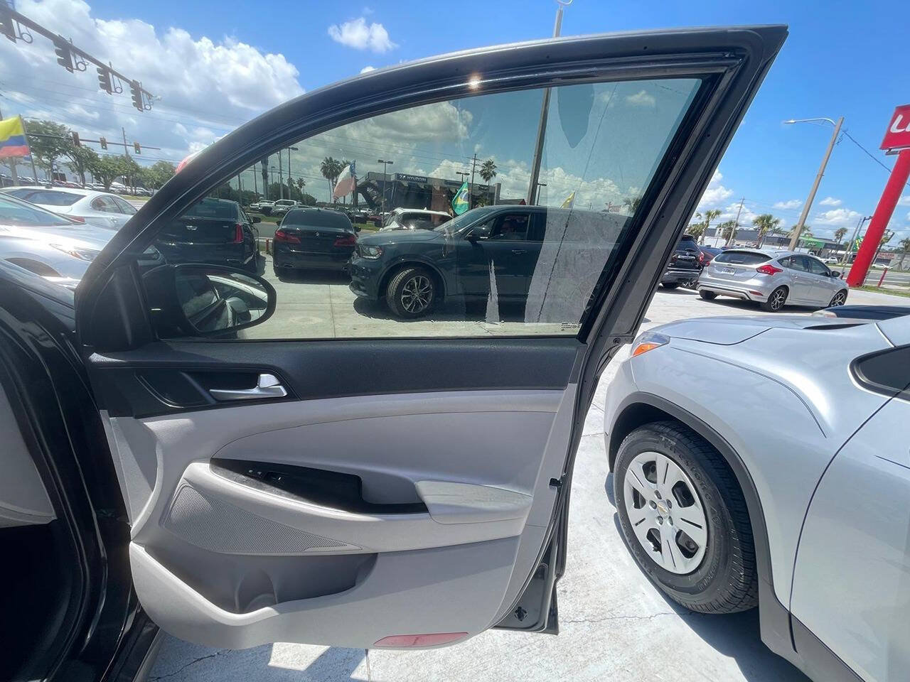Used 2021 Hyundai Tucson SE AWD/4WD image 16