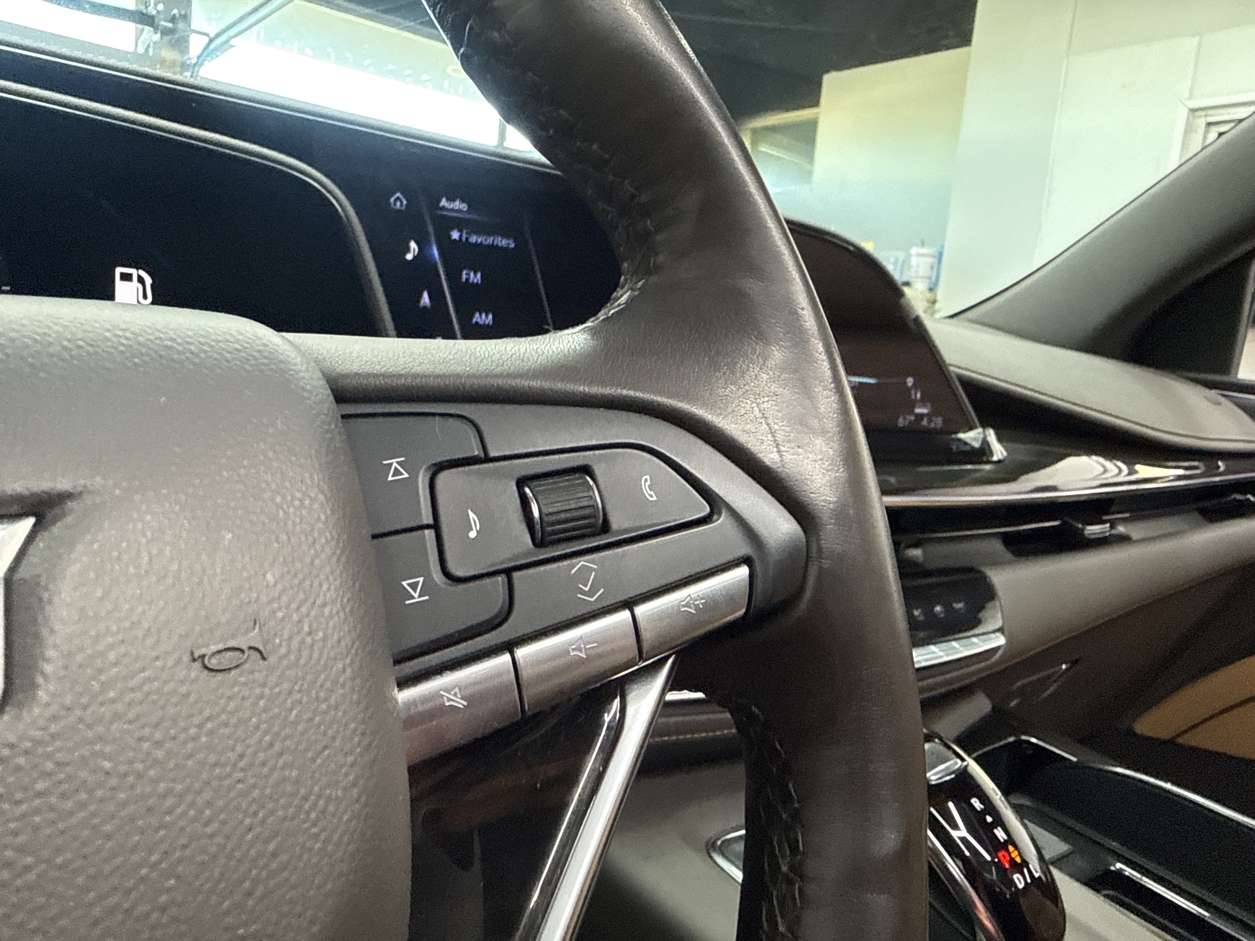 Used 2023 Cadillac Escalade Sport w/ LPO, Floor Liner Package AWD/4WD image 17