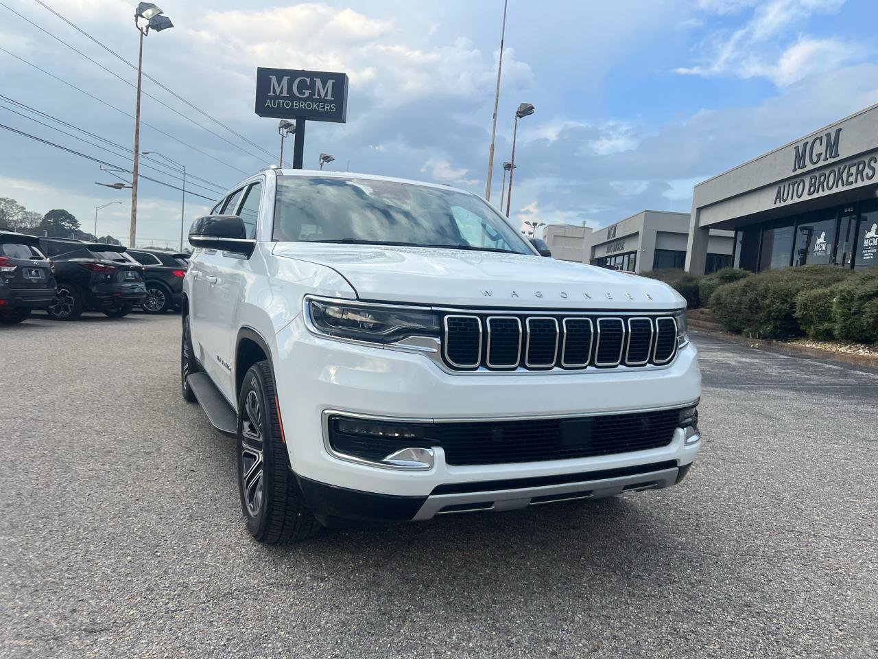 Used 2024 Jeep Wagoneer L Series II image 4