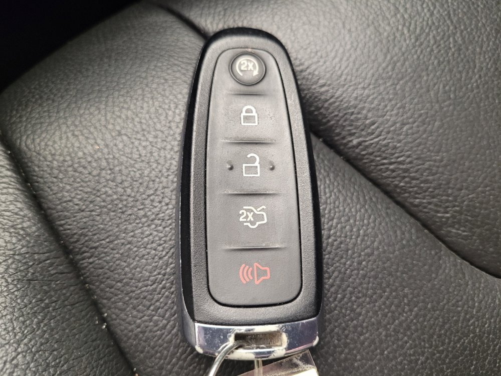 Used 2016 Ford Focus Titanium w/ Titanium Technology Package FWD image 32