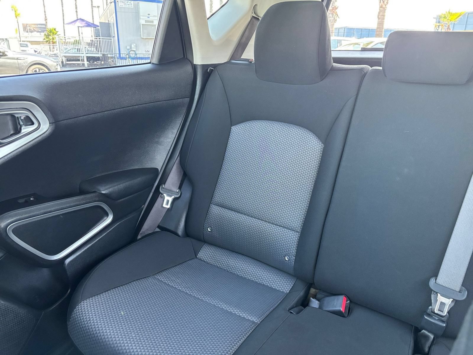 Used 2025 Kia Soul LX w/ LX Technology Package FWD image 36