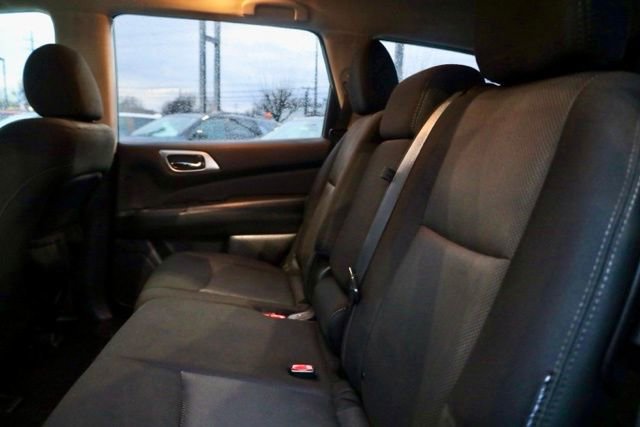 Used 2019 Nissan Pathfinder SV image 31
