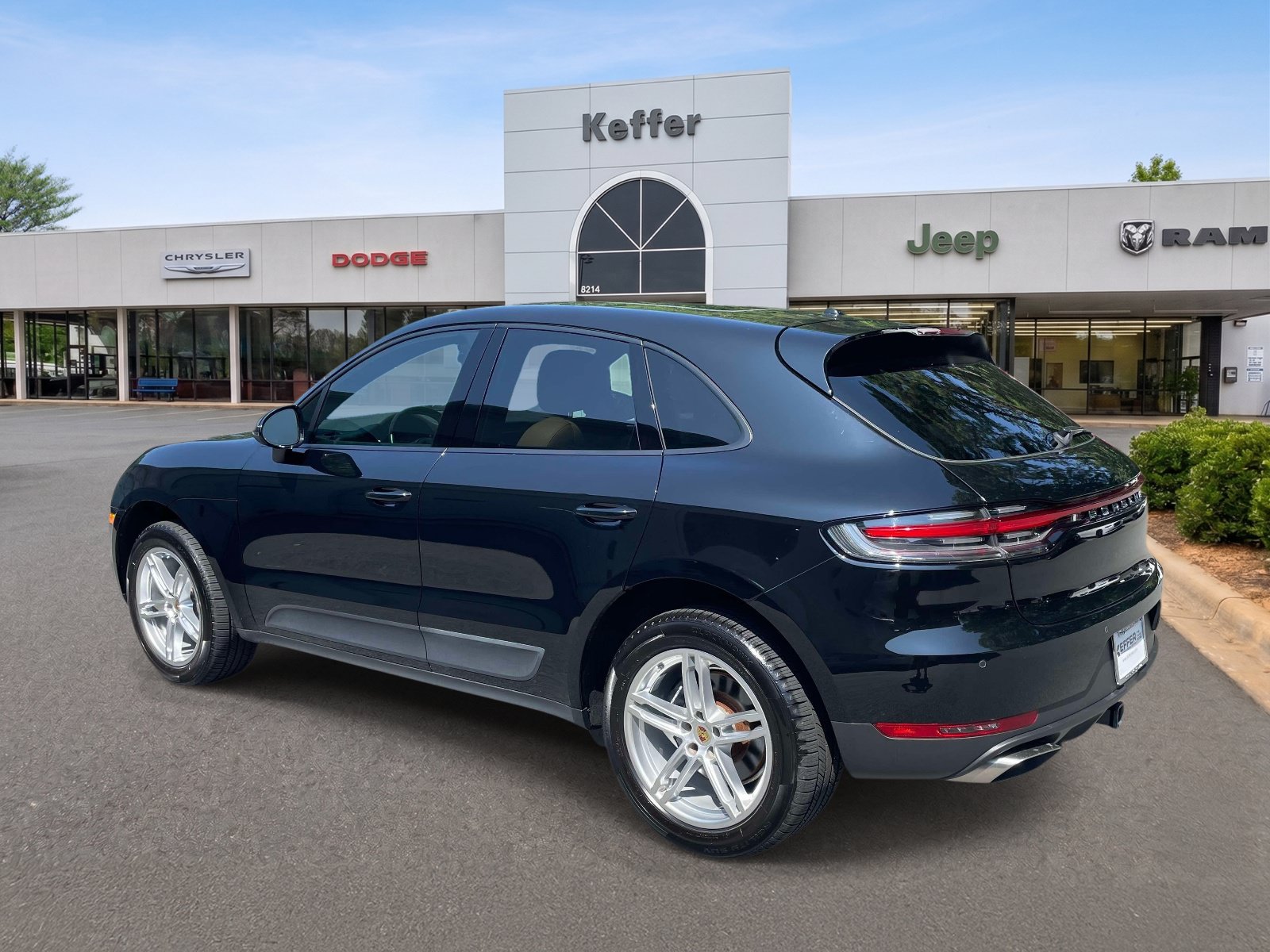 Used 2020 Porsche Macan AWD/4WD image 4