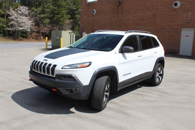 Used 2018 Jeep Cherokee Trailhawk AWD/4WD image 2