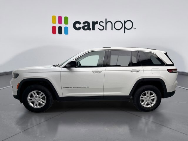 Used 2023 Jeep Grand Cherokee Laredo image 2