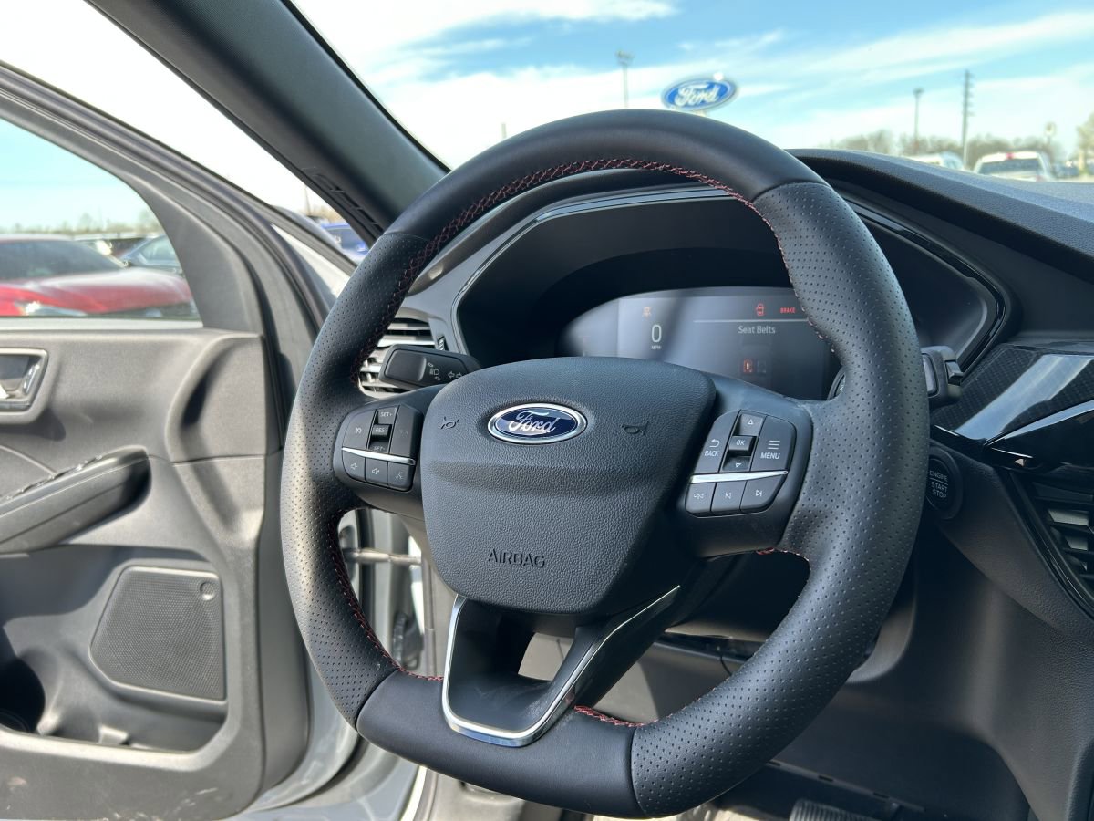 Used 2025 Ford Escape ST-Line image 11