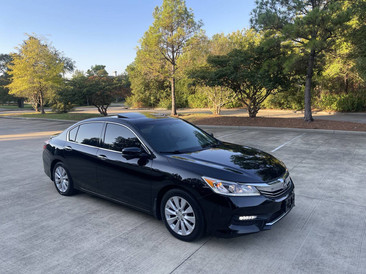 Used 2016 Honda Accord EX-L image 2