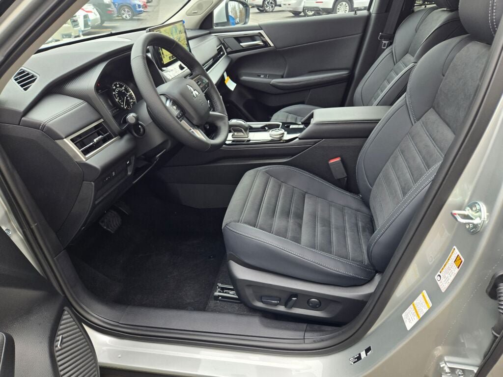 New 2026 Mitsubishi Outlander SE AWD/4WD image 14