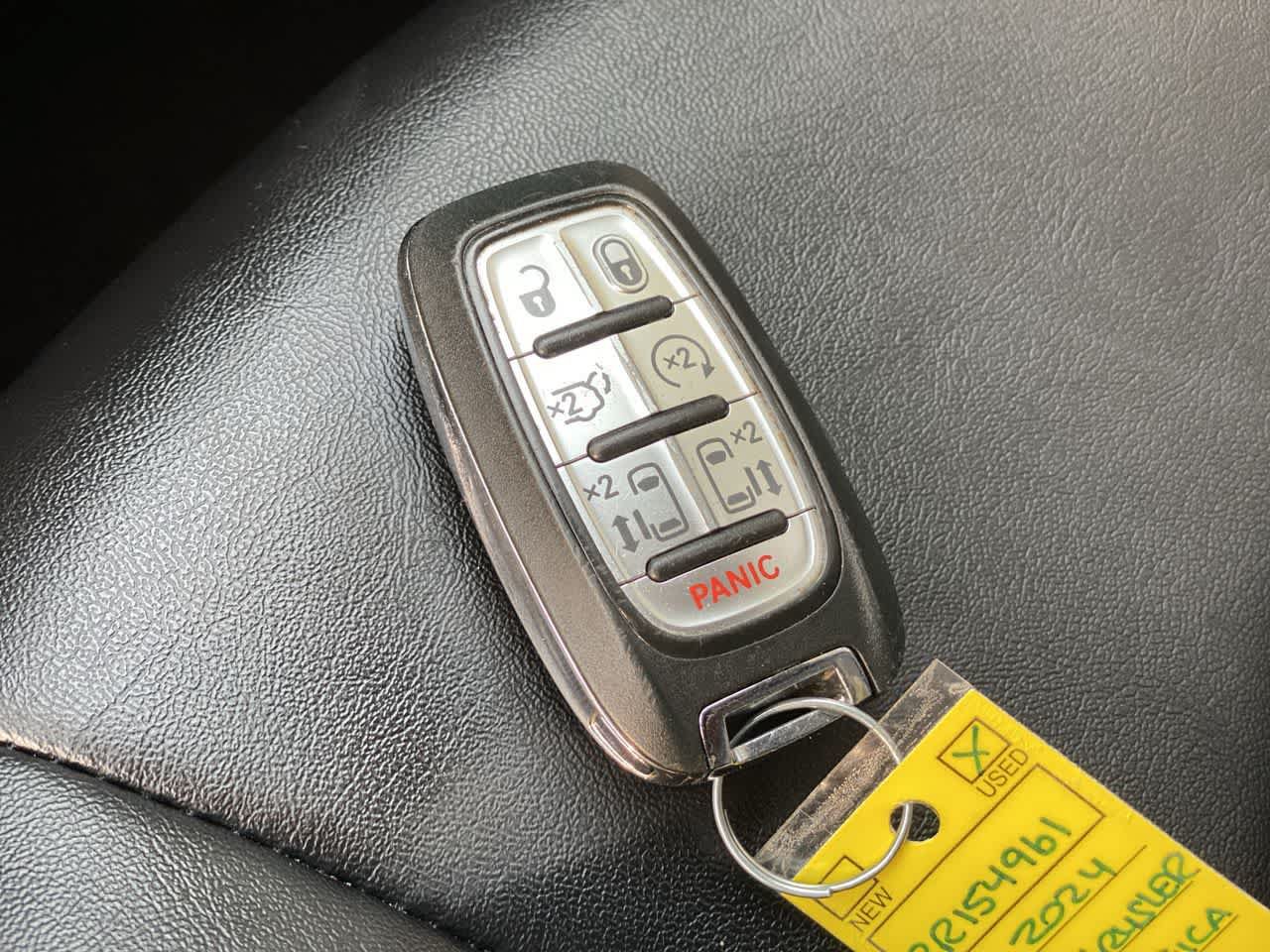 Used 2024 Chrysler Pacifica Touring-L FWD image 28
