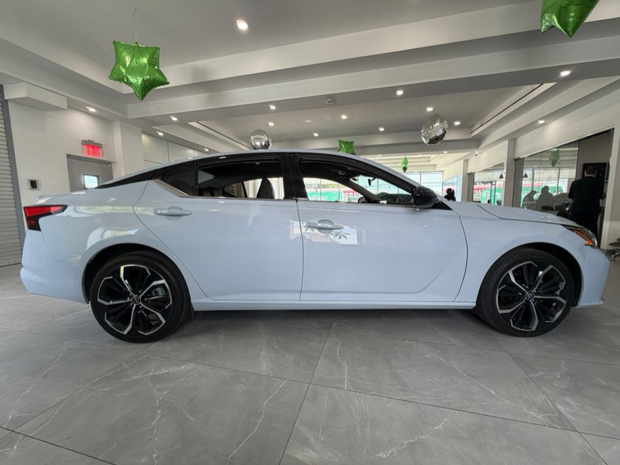 Used 2023 Nissan Altima 2.5 SR AWD/4WD image 9