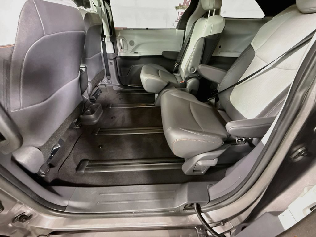 Certified 2021 Toyota Sienna XSE AWD/4WD image 29