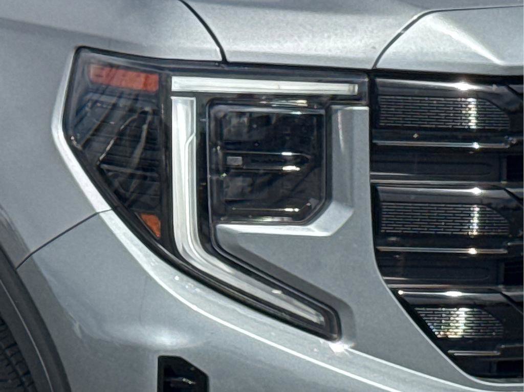 Used 2023 GMC Sierra 1500 Elevation AWD/4WD image 8