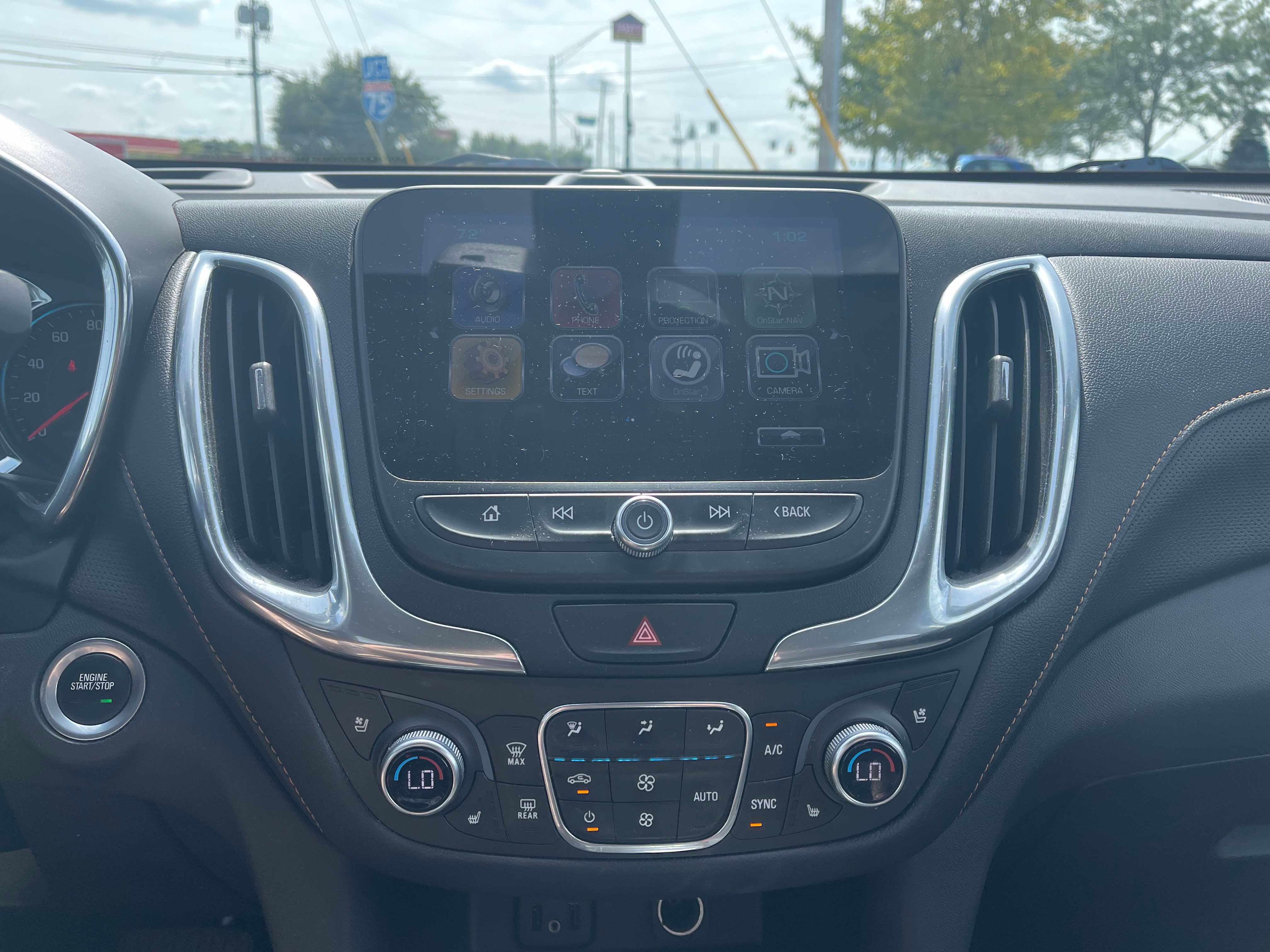 Used 2018 Chevrolet Equinox Premier FWD image 11
