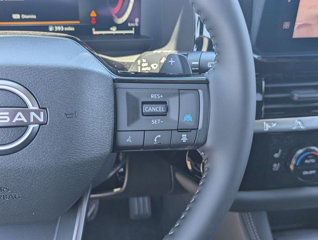 New 2026 Nissan Pathfinder Platinum w/ Accent Package FWD image 17