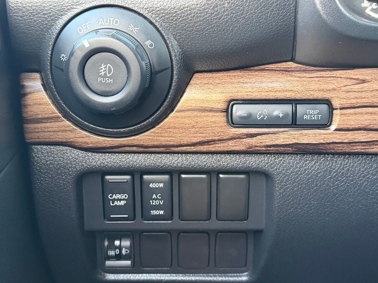 Used 2020 Nissan Titan SL w/ Moonroof Package RWD image 21