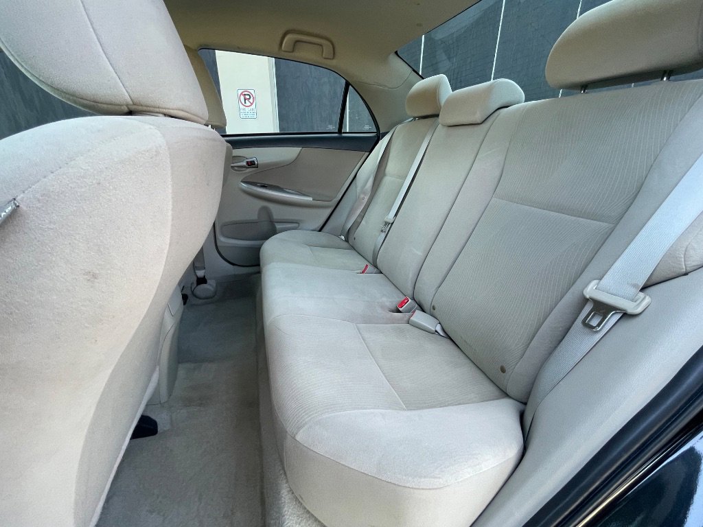 Used 2013 Toyota Corolla LE image 28