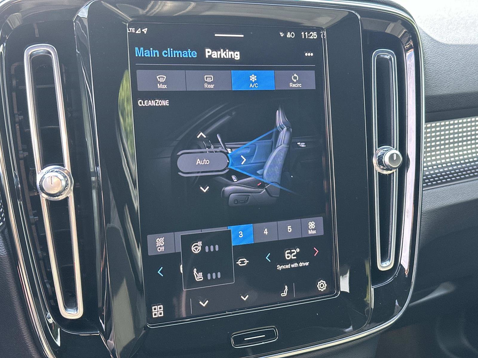 Certified 2021 Volvo XC40 P8 Recharge w/ Advanced Package image 11