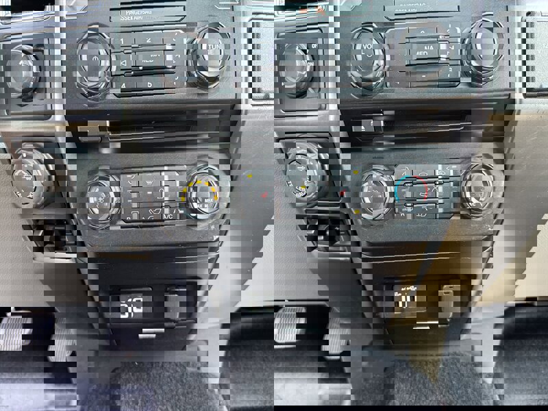 Used 2017 Ford F150 XLT image 38