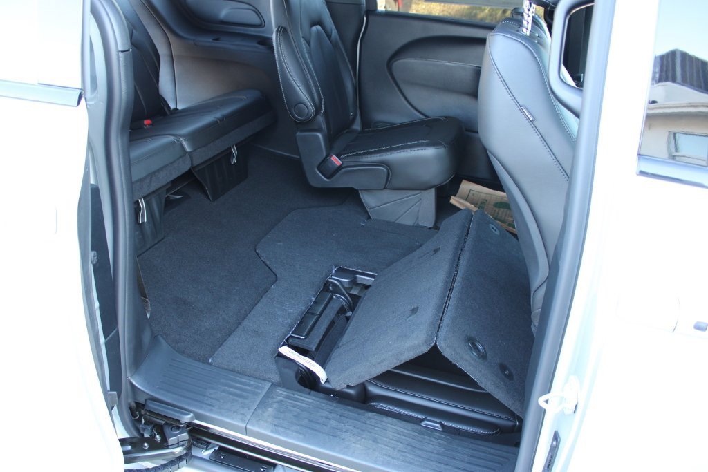 New 2026 Chrysler Pacifica Select w/ S Appearance Package image 26