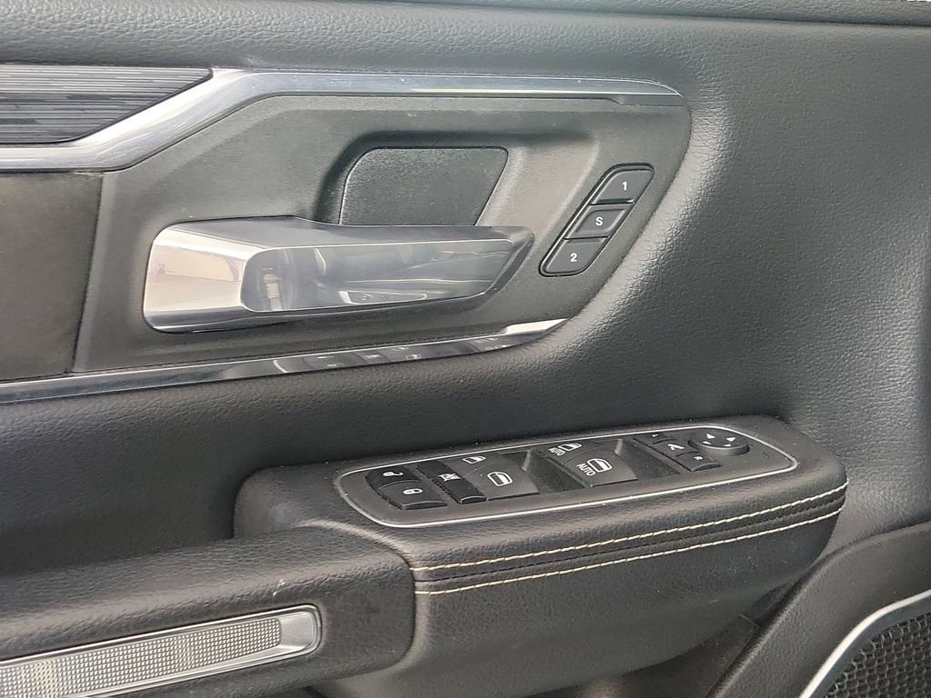 Used 2024 RAM 1500 Laramie AWD/4WD image 16