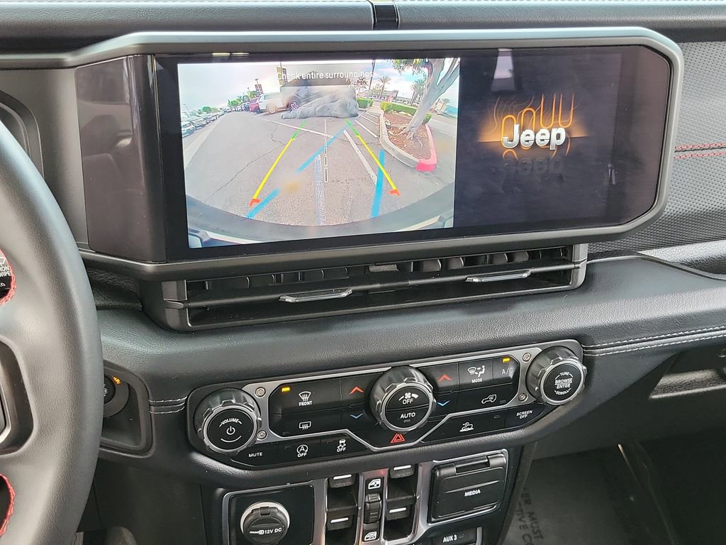 Used 2024 Jeep Wrangler Rubicon image 10